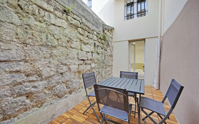 Modern Apartment With Terrace