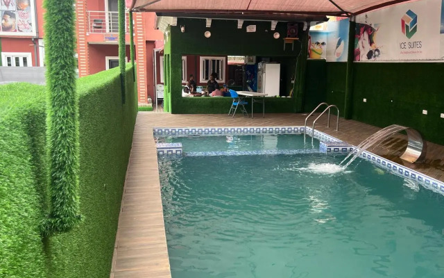Ice Suites And Apartment