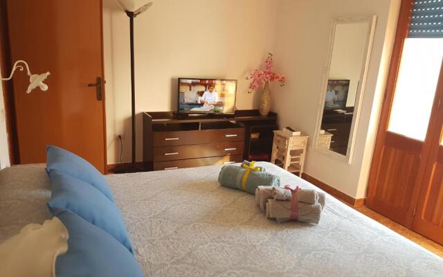 Casa Vacanze Fronte Mare Calasetta "CA' U CAPPUN"
