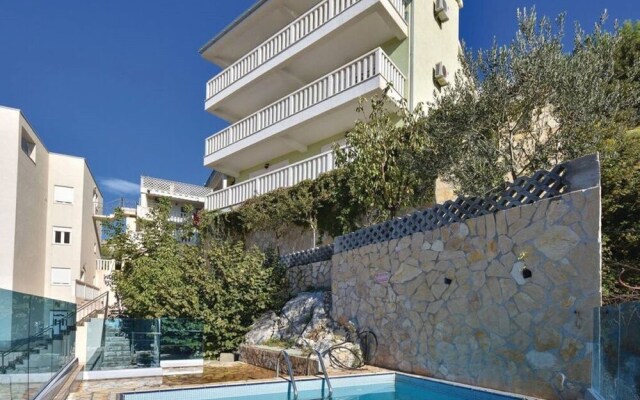 Emilie's House And Apartment