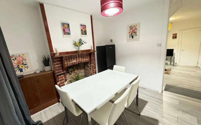 South Croydon - Sleeps 4 - Garden - 85walkingscore