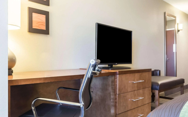 Comfort Inn & Suites Avera Southwest