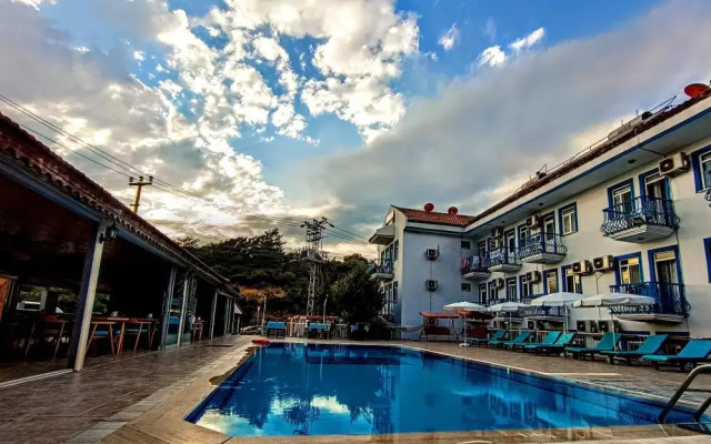 Mavi Yaprak Hotel