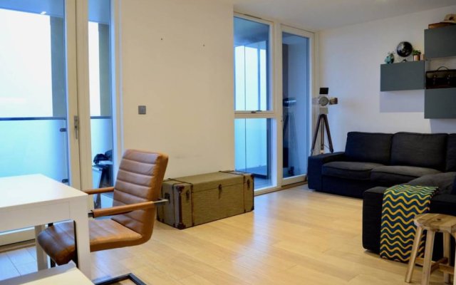 1 Bedroom Property in Brixton With Balcony