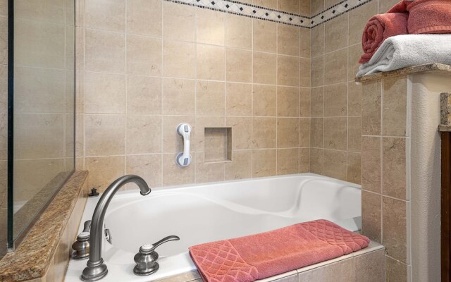 Waikoloa Beach S O2 2 Bedroom Condo by RedAwning