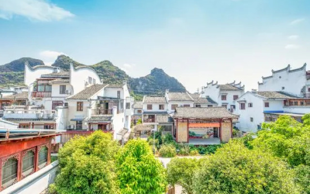 Shifangyuan Holiday Homestay (Taohuajiang Branch, Reed Flute Cave Scenic Area, Guilin)