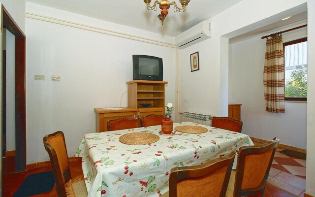 Awesome Apartment in Porec With 2 Bedrooms