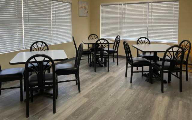 Econo Lodge Inn & Suites Sweetwater I-20