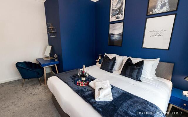 Lovely 2-Bedroom Flat with Parking , Free WiFi