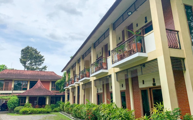 OYO 261 Sasono Putro Guest House