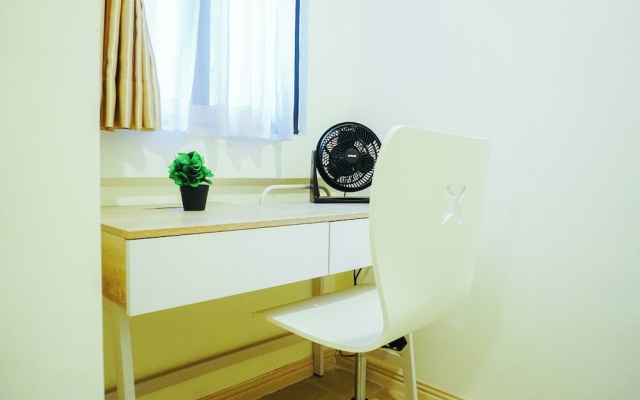 Relaxing 2Br With Working Room Apartment Meikarta – Guest Rooms – Cibatu