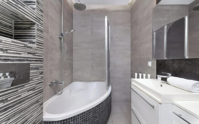 Cracow Apartment With Terrace by Renters