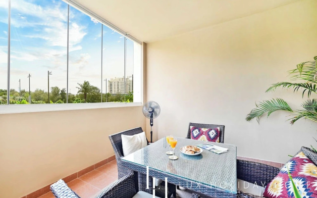 LUX  The Elegant Fairmont Palm Suite