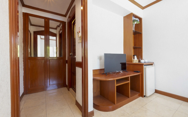 Punjabi Junction by OYO Rooms