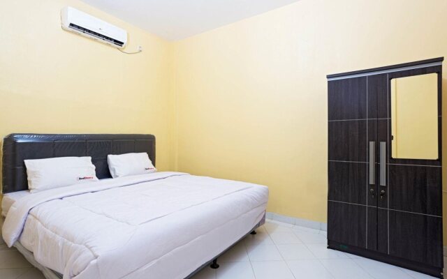 RedDoorz Plus near Halim Perdanakusuma 2