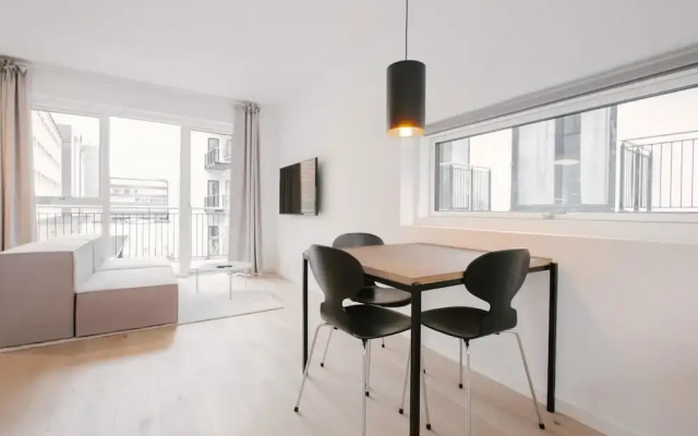 Townhouse Studio w Large Private Balcony
