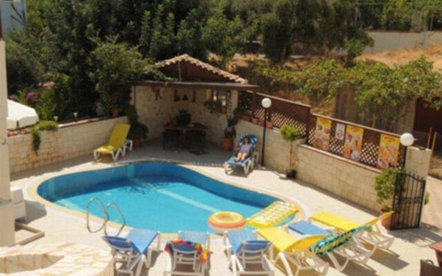 Matheos Apartments