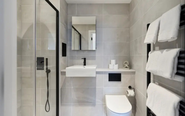 The Tottenham Retreat - Homely 2bdr Flat With Balcony