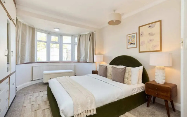 The Randall Retreat Spacious 4bdr Home With Garden