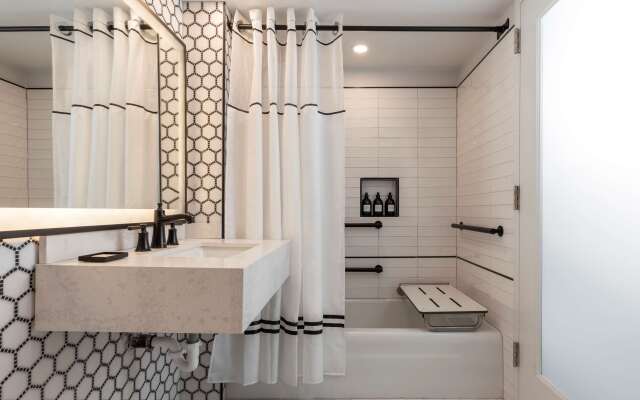 Mills House Charleston, Curio Collection by Hilton