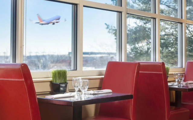 Wyndham Providence Airport