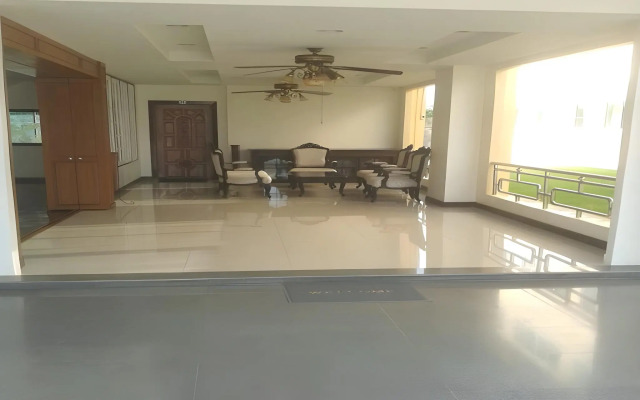 U-Dee Hotel