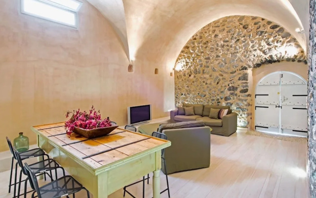 Pyrgos Old winery villa