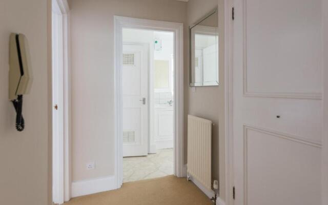One bedroom High street kensington Apartment