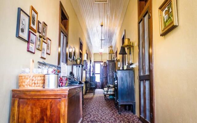 Nutt House Historic Hotel
