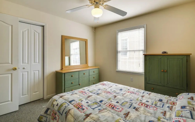 Walk to Beach: Wildwood Apt w/ Balcony!