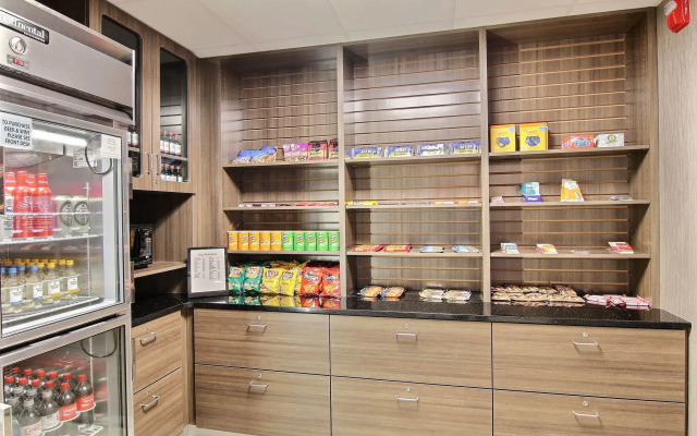 Holiday Inn Express Fargo-West Acres by IHG