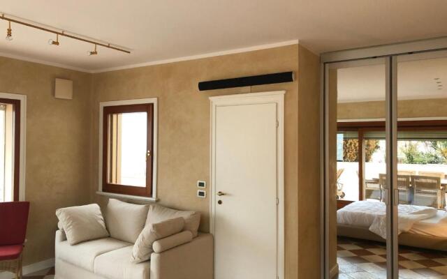 Lake Front Luxury Suites (Adults Only)