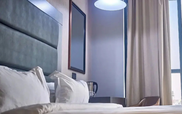 Tripod by Pedestal Hotel