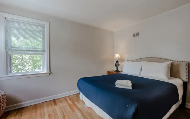 Bright and Charming 2 Bed Apartment in Evanston by AllSet Turnover - фото 5
