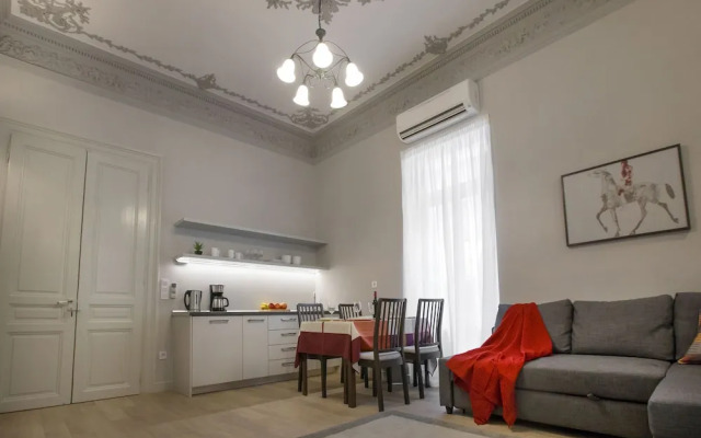 Sophisticated Apartment in Syntagma by GHH