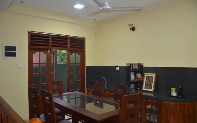 Villa Vinses In Hikkaduwa