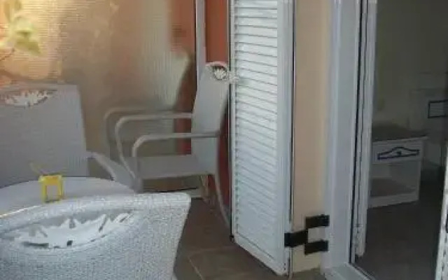 Flat 1 Bedroom 1 Bathroom - Lourdata