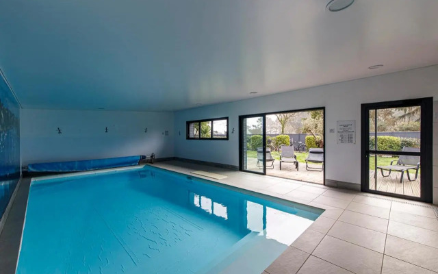 GOVIHAN - Maison 8p avec piscine commune