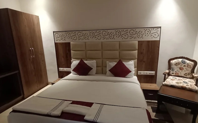 RR Hotel and Resort