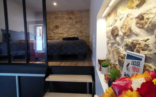 Studio atypique dans bel immeuble de 1820
