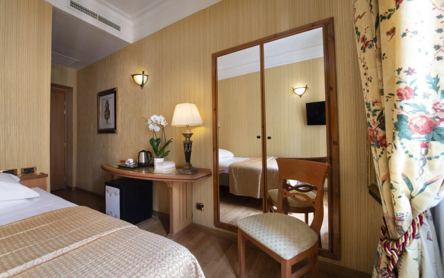 Hotel Cecil