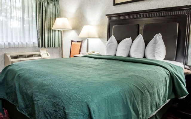 Quality Inn & Suites Gibsonia - Pittsburgh North