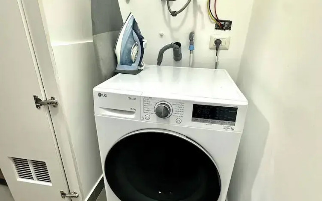 Modern 1BR on J Prado Board San Isidro