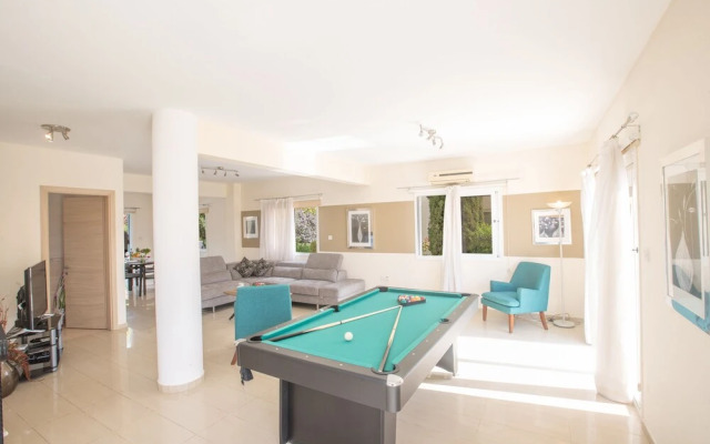 Villa Josie, Modern 3Bdr Ayia Napa Villa With Pool