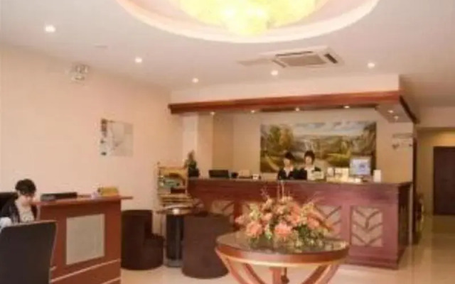 GreenTree Jiangdu Longcheng Express Hotel