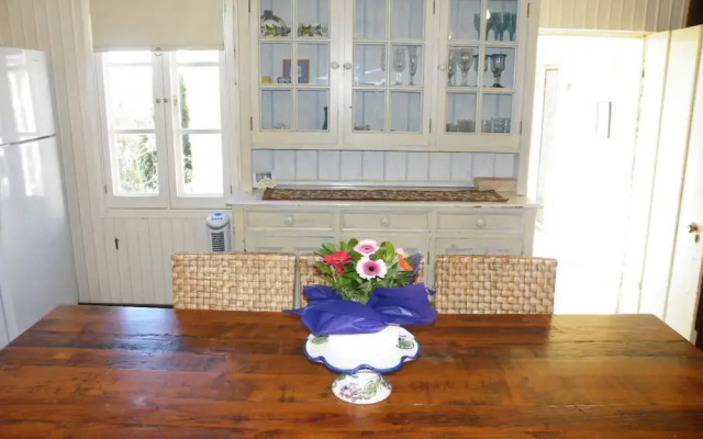 Pacific Heights Holiday Apartments & Munn's Tower House