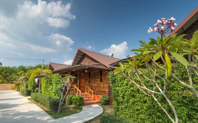 Pinthong Aonang Villa