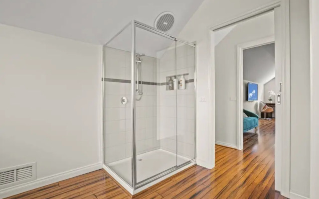 StayAU 4BRM Chic Urban Retreat
