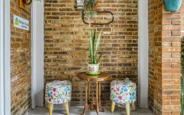 Parisya Jogia by Reddoorz