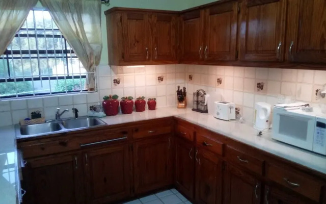 Caye Manje Holiday Lodge